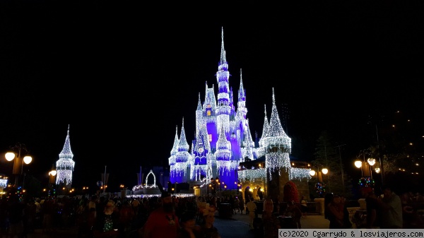 Castillo Magic Kindom Disney Florida
El castillo de noche poco antes de empezar los fuegos
