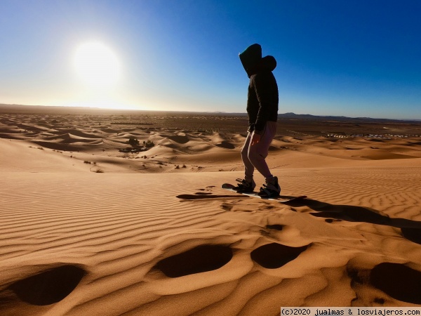 SandBoard en el desierto
Como baje hasta el campamento después de ver el amanecer xd
