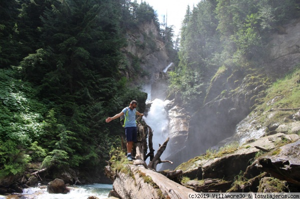 BEAR CREEKS FALLS
1
