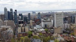 Vista del mural de Leonard Cohen desde el Mont-Royal