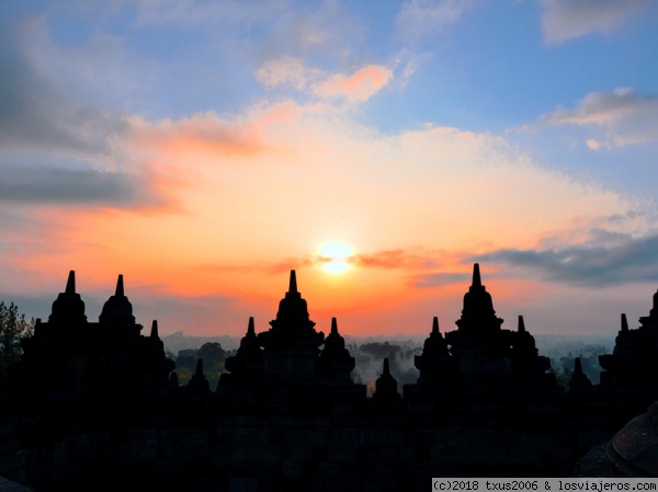 Amanecer
Borobudur amaneciendo

