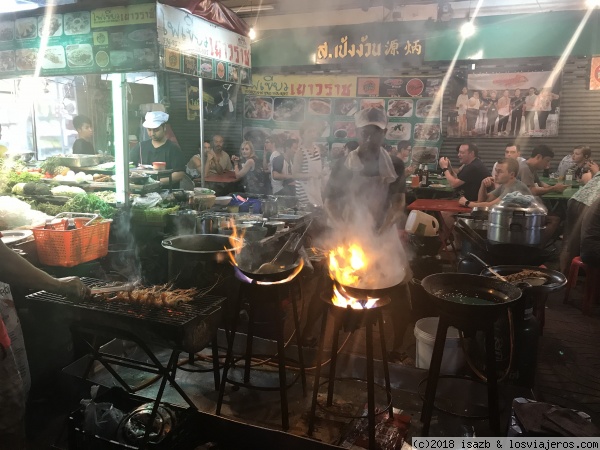 Fikeaw Yao Wa-Rat
Cenando en Chinatown
