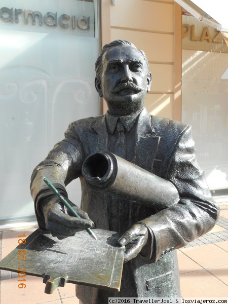 Monumento a Enrique Nieto, Melilla
Uno de los arquitectos más importantes de la ciudad. Fue artífice de la mayoría de edificios modernistas de la ciudad
