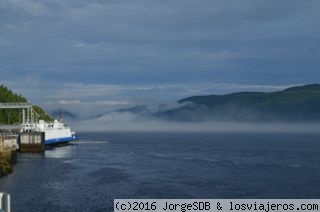 Ferry de Tadoussac
Ferry que cruza el fiordo de Saguenay, envuelto en la niebla.
