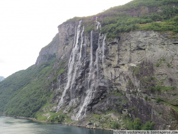 Crucero por los Fiordos, la tierra de los Vikingos. - Blogs de Baltico y Fiordos - Día 4: Hellesylt - Geiranger (7)