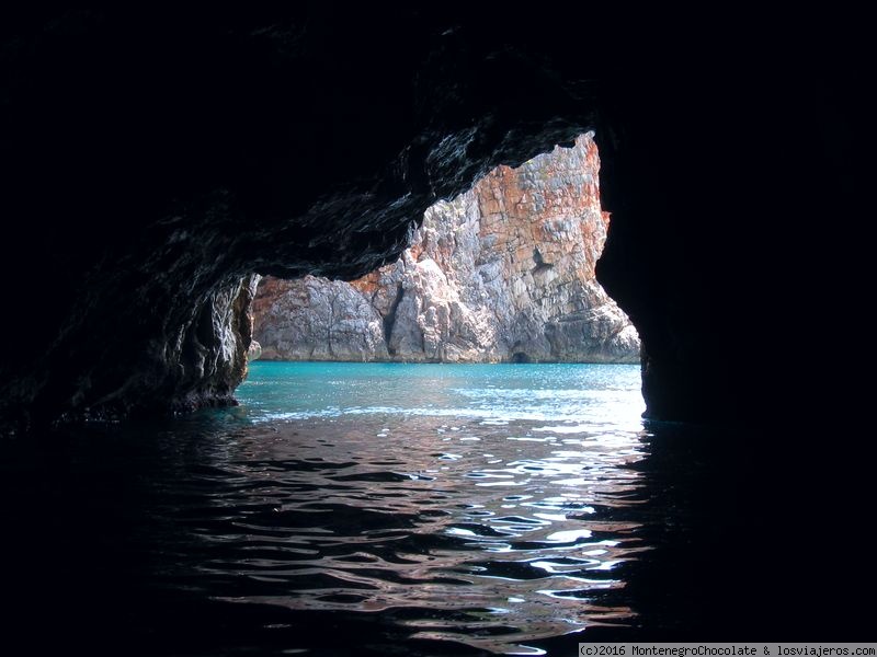 Foro de Agencias: Bahía de Boka Kotorska / Cueva Azul