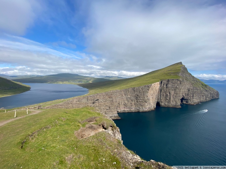 Islas Feroe 2021 - Blogs de Dinamarca - Dia 4. Isla de Vágar. Cascada de Bosdalafossur -LeitVatn - Traelanípa (3)