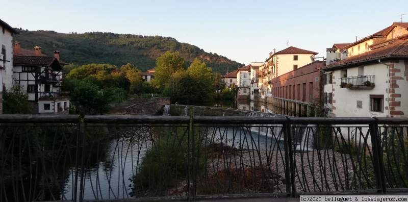 Viajar a  España: Elizondo - Elizondo y el rio Batzán (Elizondo)