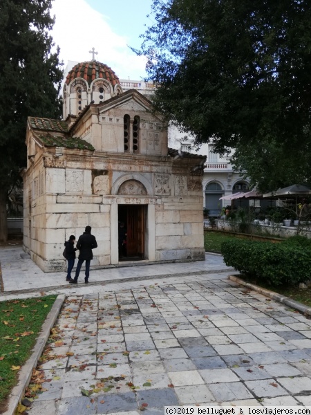 Iglesia de Kapnikareas, en la calle Ermou
Un remanso de paz en mitad de la calle más comercial de Atenas
