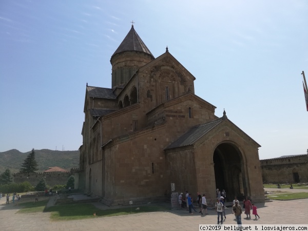 Catedral de Svetitskhoveli
Sus origenes se remontan al siglo IV, aunque el aspecto actual es del siglo XVII.
