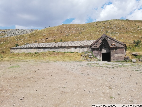 Caranvanseray de Orbelian , s. XIV
Es fácil evocar los viajeros de la Ruta de la Seda
