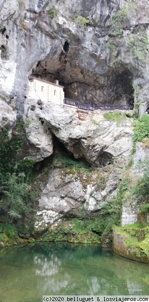 La Santina en la cueva
La Santina en la Cueva

