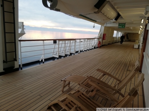 CRUCERO VOLENDAM POR ALASKA
Puesta de sol en el crucero Volendam
