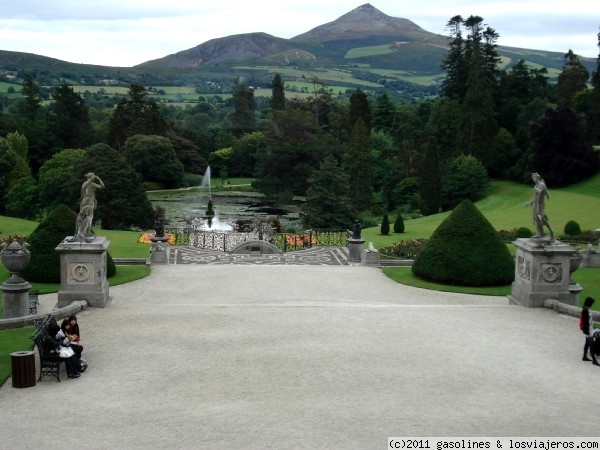 La escalinata y el lago de Powerscourt
Preciosa escalinata italiana que parte desde la terraza del palacio de Powerscourt y llega hasta el lago del Triton
