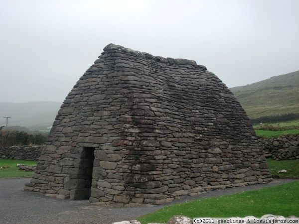 Gallarus Oratory de Dingle
Considerado el templo paleocristiano mas antiguo y mejor conservado de Irlanda, se cree que fue construido entre los s. VI y IX.
