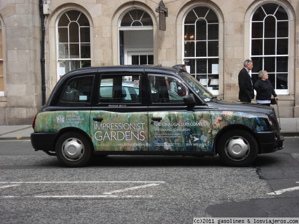 El taxi impresionista de Edimburgo
Taxi con publicidad sobre una exposición sobre jardines impresionistas que habia en el museo nacional de Escocia.
