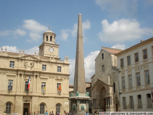 El Obelisco de Arles
Vista del obelisco que corona la plaza del ayuntamiento de Arles
