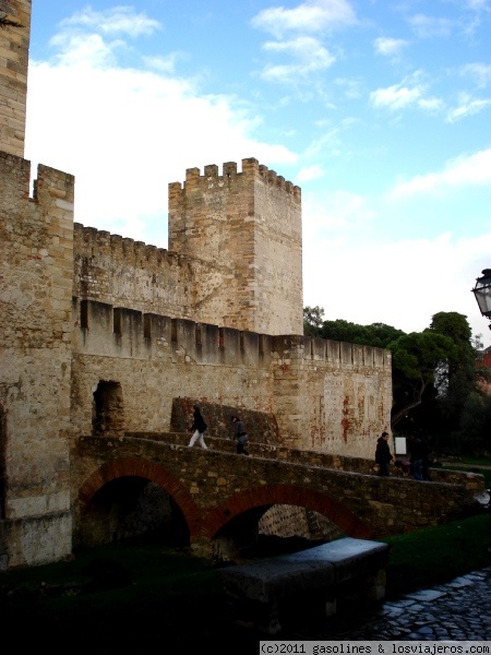 El puente del castillo de San Jorge de Lisboa
Puente que da entrada al castillo de San Jorge
