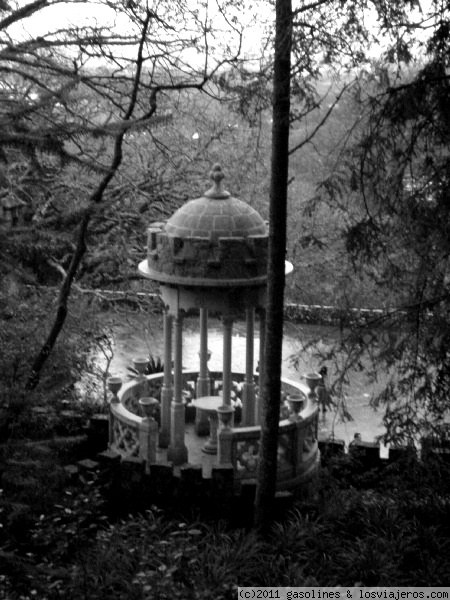 El mirador de la Quinta Regaleira en Sintra
Pequeño mirador que habia en una de las fuentes de la Quinta da Regaleira.
