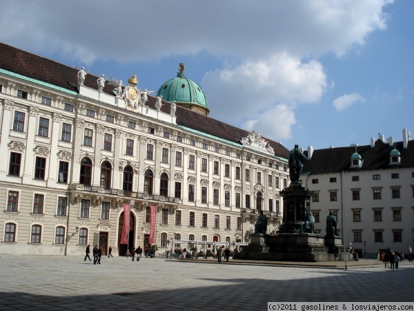 Patio interior del palacio de Hofburg de Viena
Gran patio interior del palacio de Hofburg donde destaca la estatua de Francisco I
