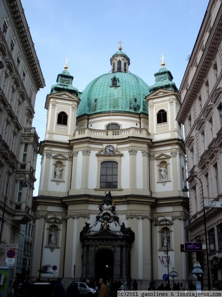 La iglesia de Peterskirche en Viena
Iglesia del s. XVIII dedicada a San Pedro
