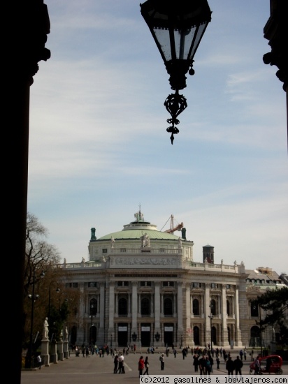 Burgtteather de Viena
Vista del Burgtteather, precioso teatro de Viena, desde los soportales del Ayuntamiento
