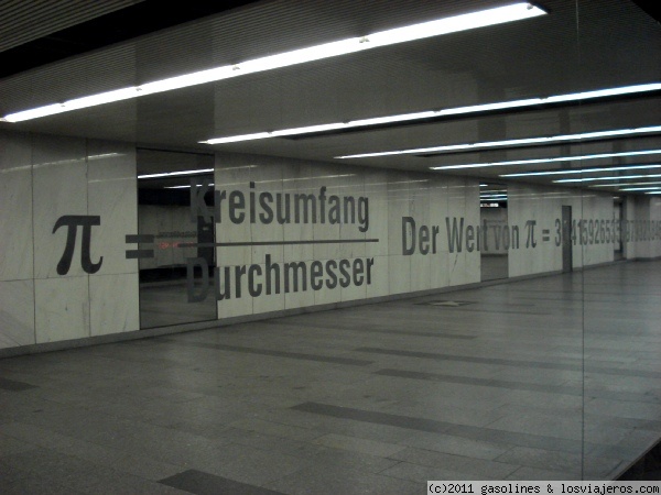 Pi y el metro de Viena
Representacion del numero pi en una de las estaciones del metro de Viena
