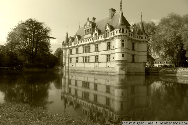 El Castillo de Azay le Rideau
Precioso castillo renacentista de principios del s. XVI situado sobre una pequeña isla del rio Indre
