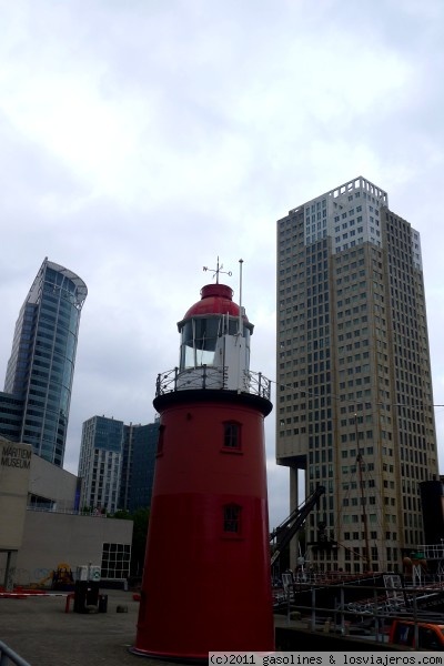 El faro de Rotterdam
Antiguo faro de Rotterdam, en la actualidad se encuentra dentro de la ciudad, formando parte del museo maritimo
