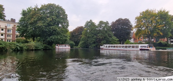 Zona Stadtparksee junto al Goldbekkanal, Hamburgo
Zona Stadtparksee junto al Goldbekkanal, Hamburgo

