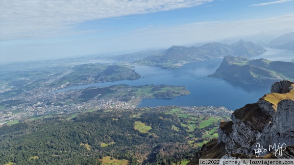 Vistas desde Oberhaupt, Pilatus, Suiza
Vistas desde Oberhaupt, Pilatus, con el lago y la ciudad de Lucerna, Suiza
