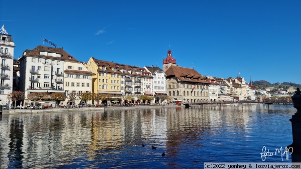 Vista de la ciudad de Lucerna junto al río Reuss
Vista de la ciudad de Lucerna junto al río Reuss
