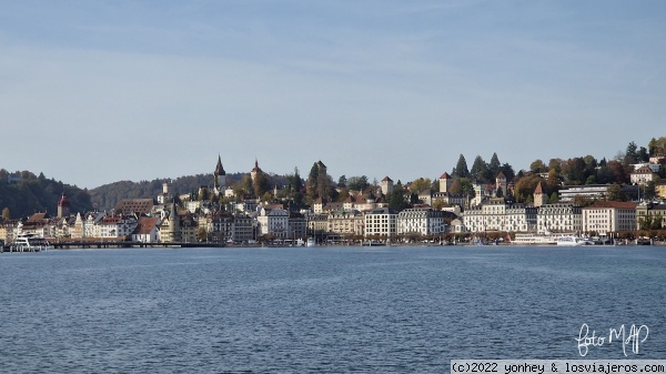 Vista de Lucerna según se llega en barco, Suiza
Vista de Lucerna según se llega en barco, Suiza
