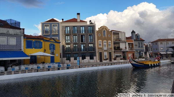 Canal dos Botiroes, Aveiro
Canal dos Botiroes, Aveiro
