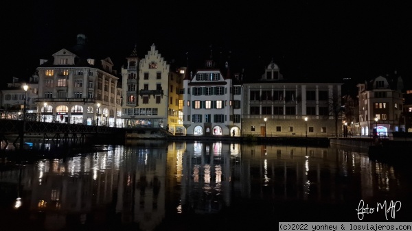 Lucerna, Suiza
Vista nocturna de Lucerna alrededor del río
