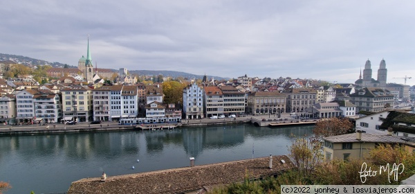 Vistas de la ciudad desde Lindenhof, Zurich
Vistas de la ciudad desde Lindenhof, Zurich
