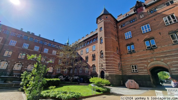 Patio del Ayuntamiento de Copenhague
Patio del Ayuntamiento de Copenhague
