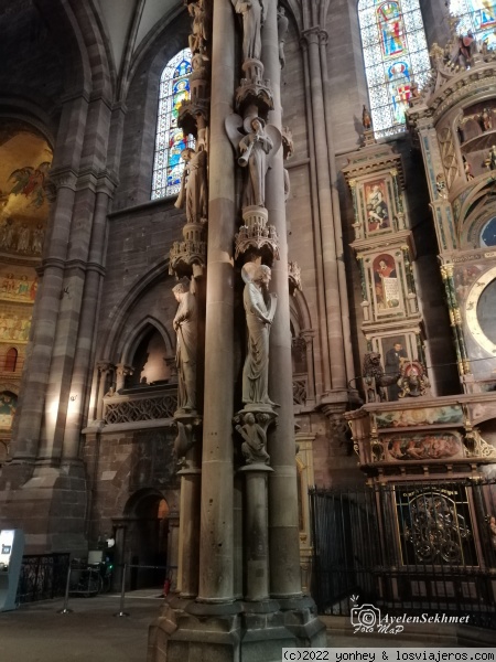 Columna de los ángeles, junto al reloj astronómico
Columna de los ángeles, junto al reloj astronómico, catedral de Estrasburgo
