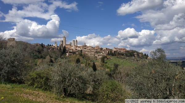 Vista de San Gimignano desde la Via Vecchia per Poggibonsi
Vista de San Gimignano desde la Via Vecchia per Poggibonsi
