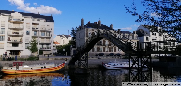 Isla de Versalles, Nantes
Puente de salida a Quai Henri Barbusse, Isla de Versalles, Nantes
