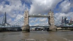 Vista de Tower Bridge desde el río, Londres
