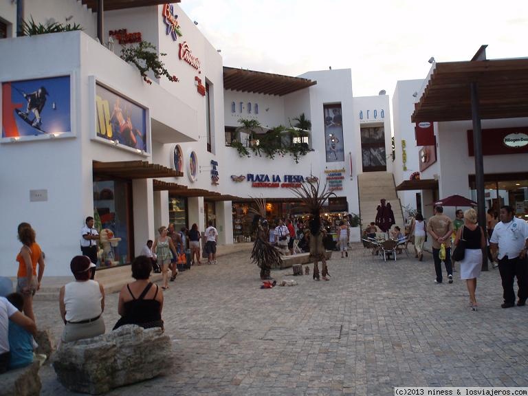 Forum of Fiesta: Plaza de la Fiesta en Playa del Carmen