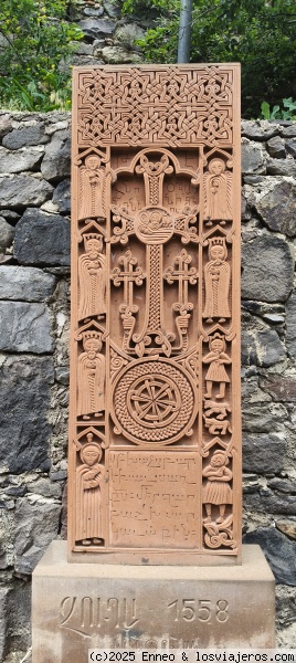 Cruz Khachkar
Cruz

