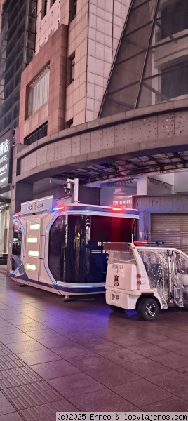 Policía moderna
Policia
