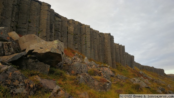 Columnas de basalto
Impresionante cadena de columnas de basalto
