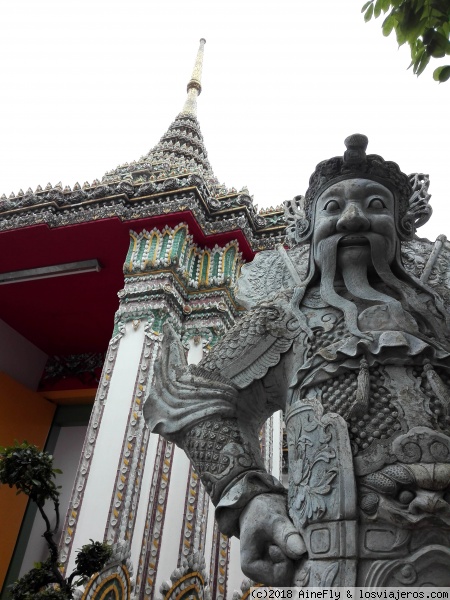 WAT PHO (Bangkok)
Precioso y masificado templo Wat Pho.
