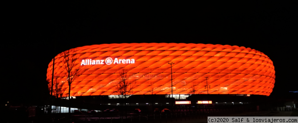 Allianz Arena
Estadio del Bayern de Múnich por la noche
