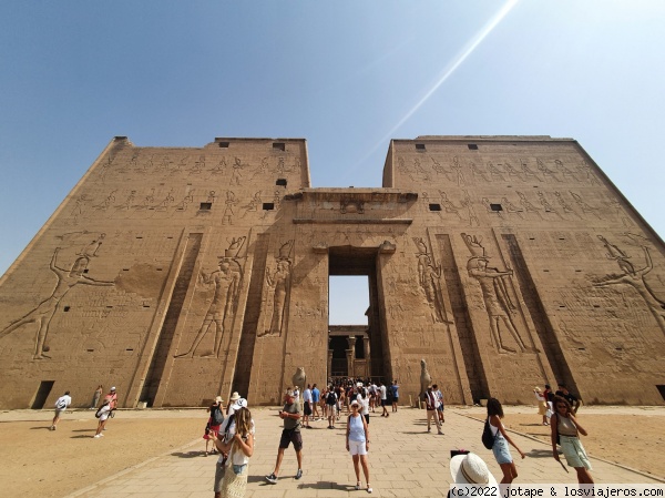 TEMPLO DE KOM OMBO
FACHADA DEL TEMPLO DE KOM OMBO
