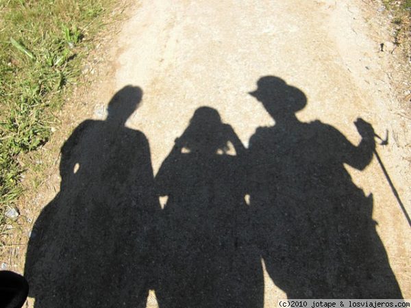 Caminante, no hay camino................
Camino de Santiago, tres peregrinos, con su cansancio y con sus ilusiones.
