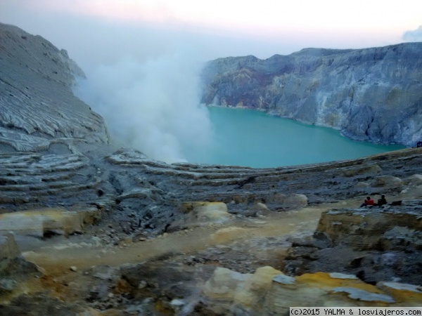 Laguna del volcán Kawah Ijen
Todo esfuerzo tiene su recompensa, después de una ascensión durísima ésto fue lo que nos encontramos..
